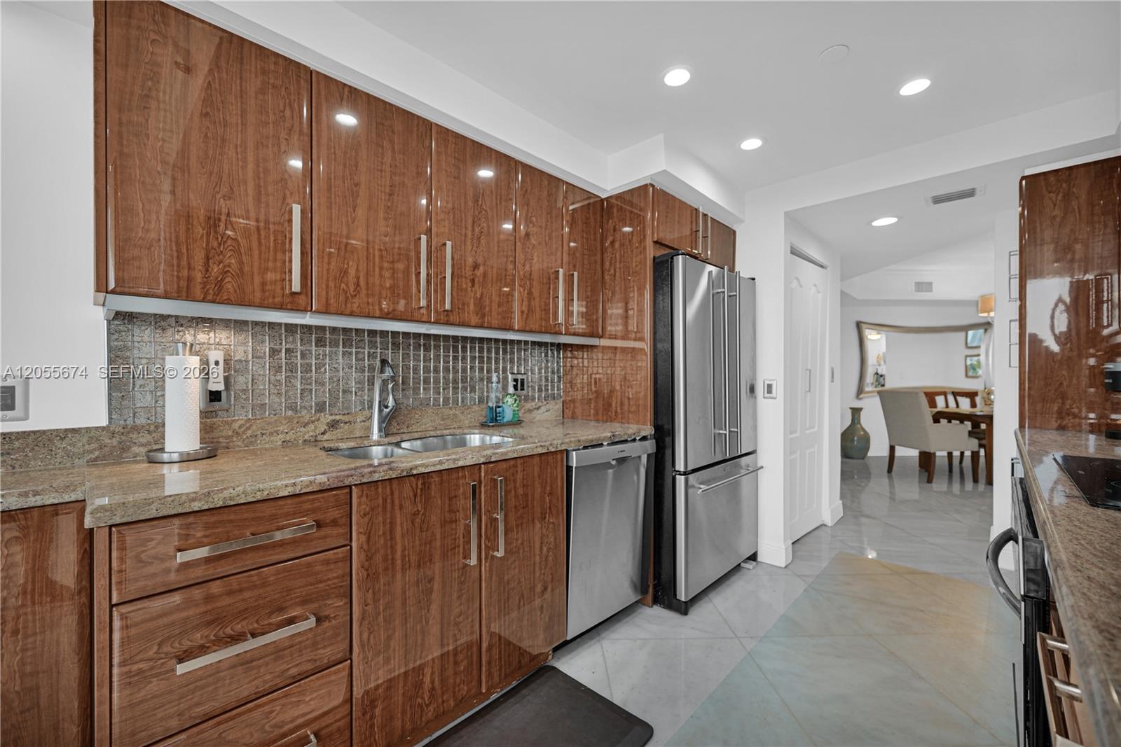 See details 505 2 / 2 1607 sq. ft. $ 2026-07-18 0 Photo