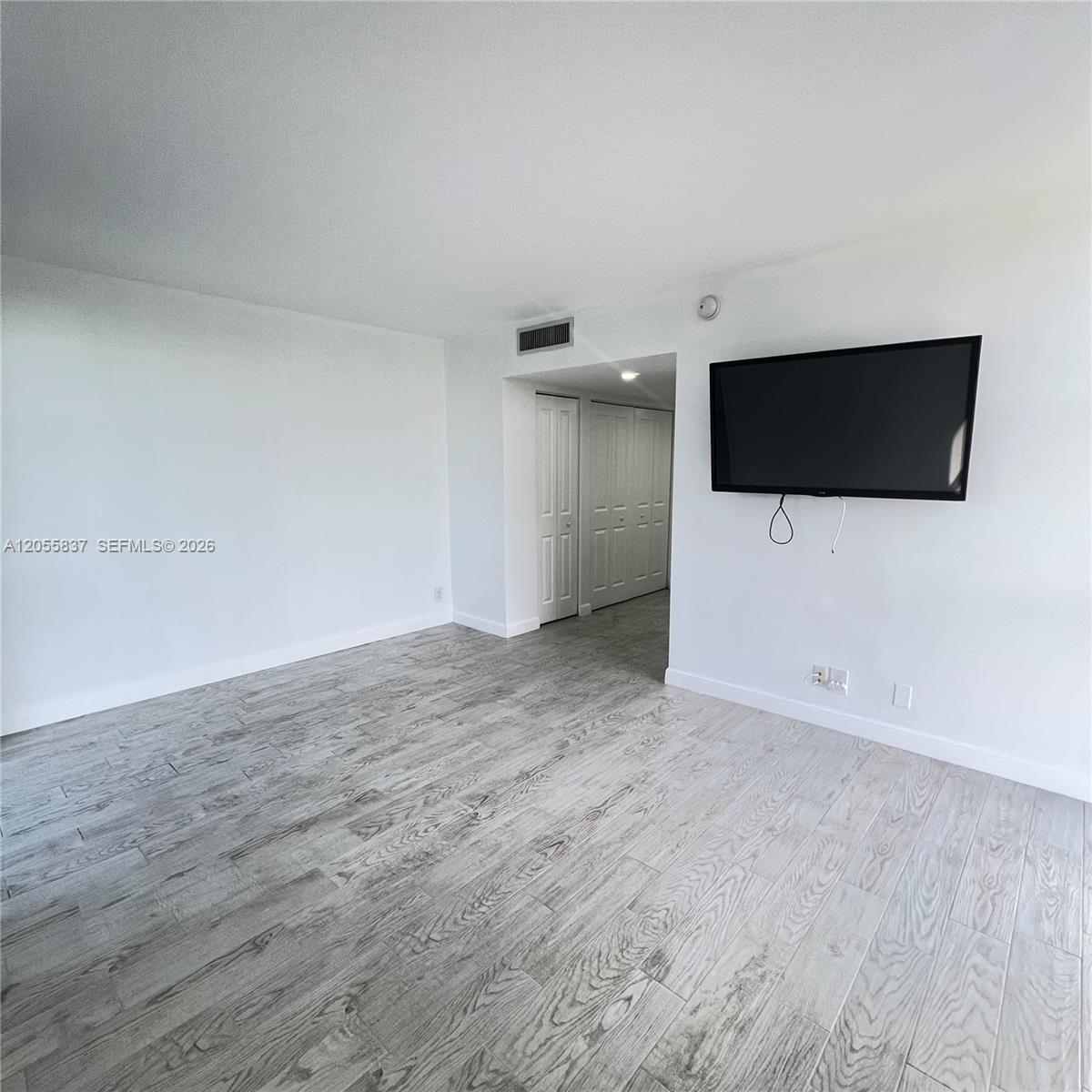 Photo of 20379 Country Club Dr #433, Aventura, Florida, 33180 - Master Bedroom