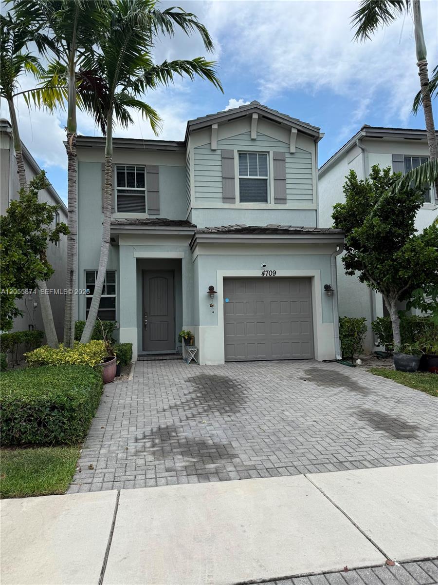 Ver detalles 3 / 3 1642 sq. ft. $ 2026-07-18 0 foto