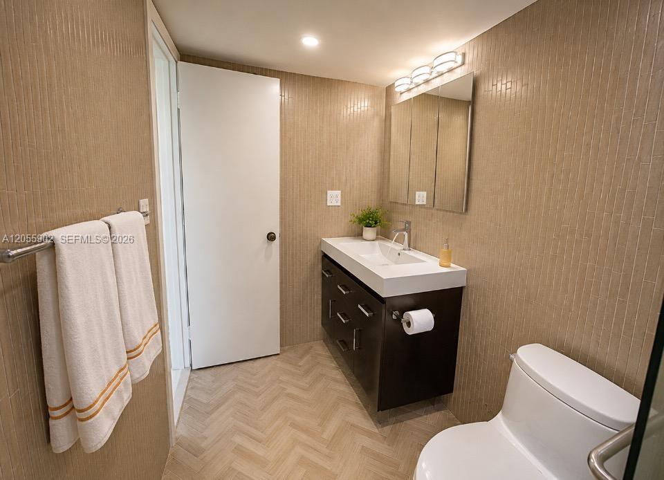 Photo of 2030 Ocean Dr  #506, Hallandale Beach, Florida, 33009 - PRINCIPLE BATHROOM SUITE