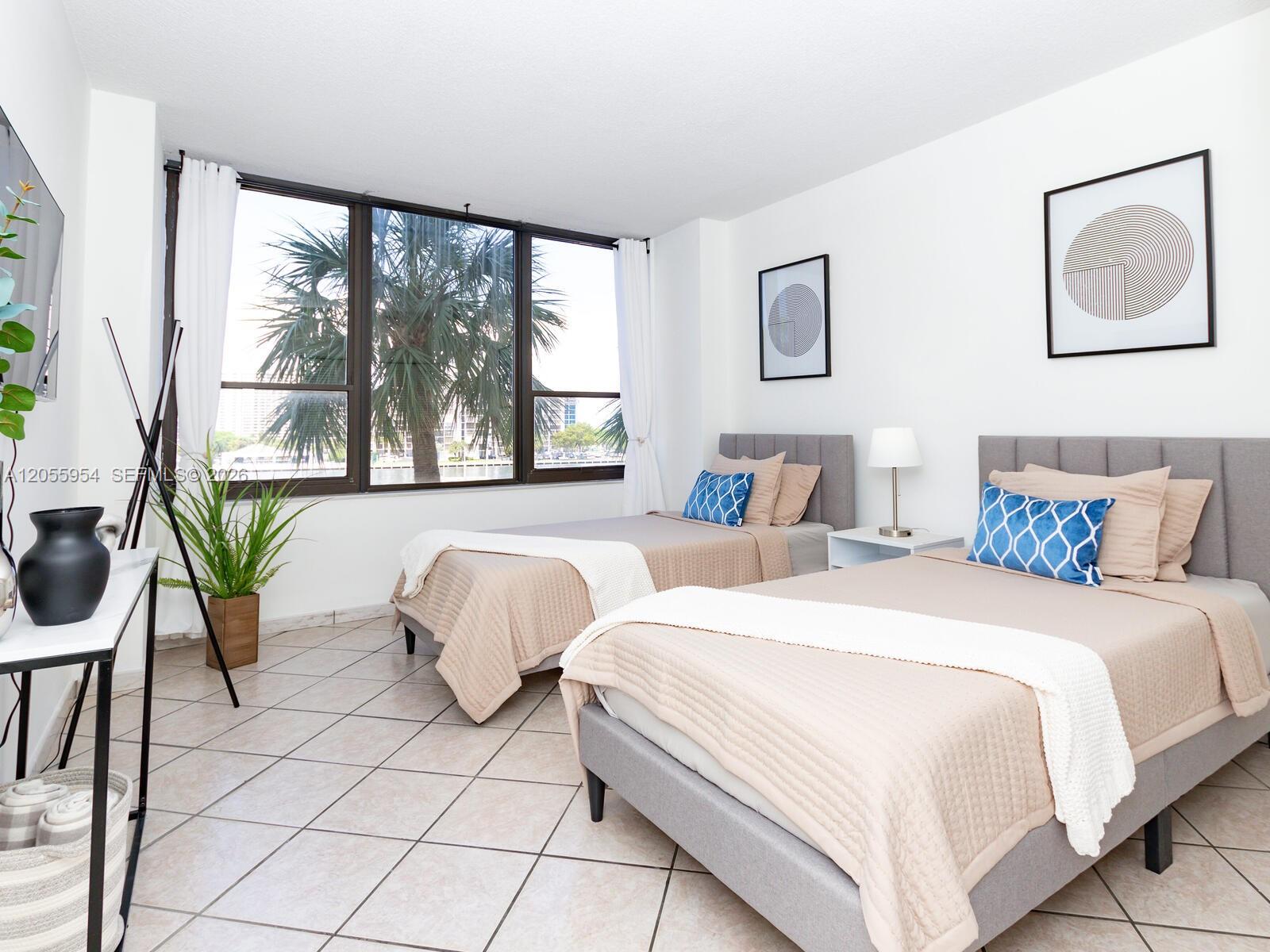 Photo of 3505 Ocean Dr  #305, Hollywood, Florida, 33019 - 