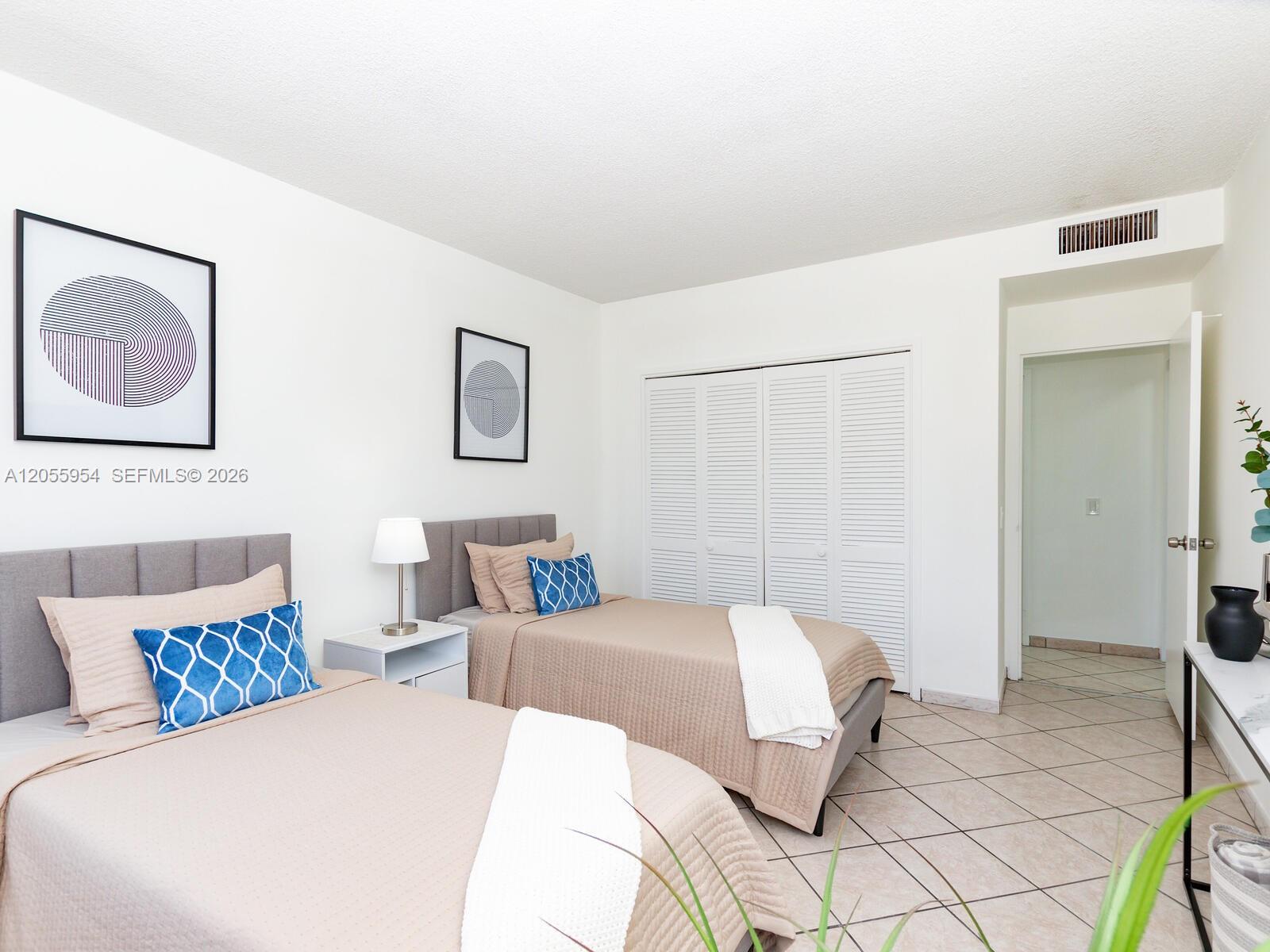 Photo of 3505 Ocean Dr  #305, Hollywood, Florida, 33019 - 