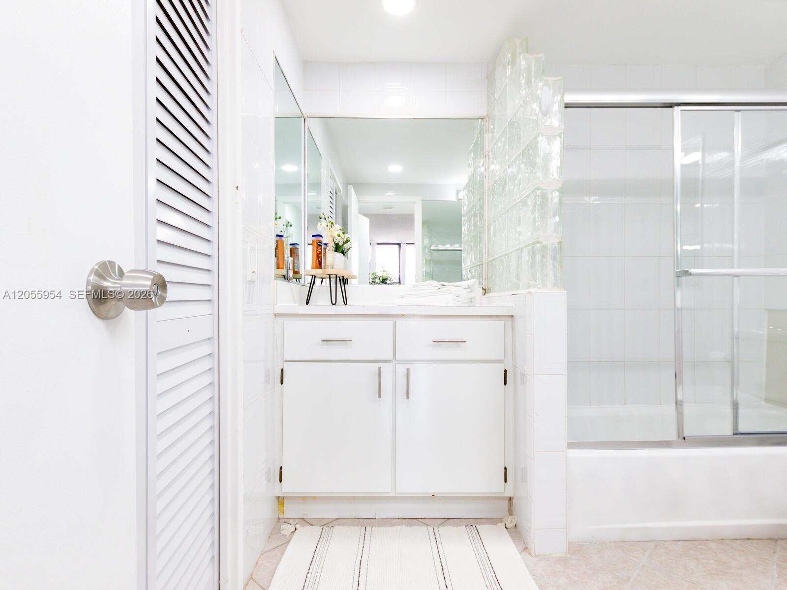 Photo of 3505 Ocean Dr  #305, Hollywood, Florida, 33019 - 