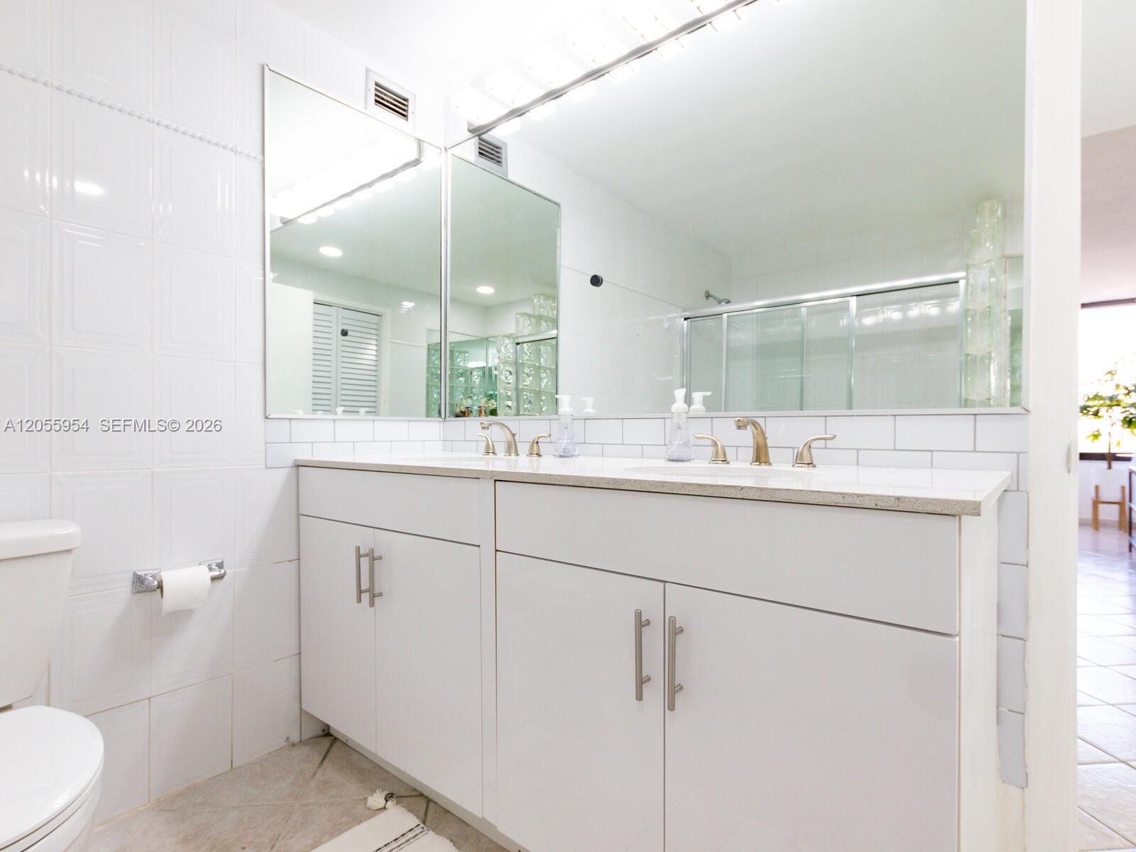 Photo of 3505 Ocean Dr  #305, Hollywood, Florida, 33019 - 