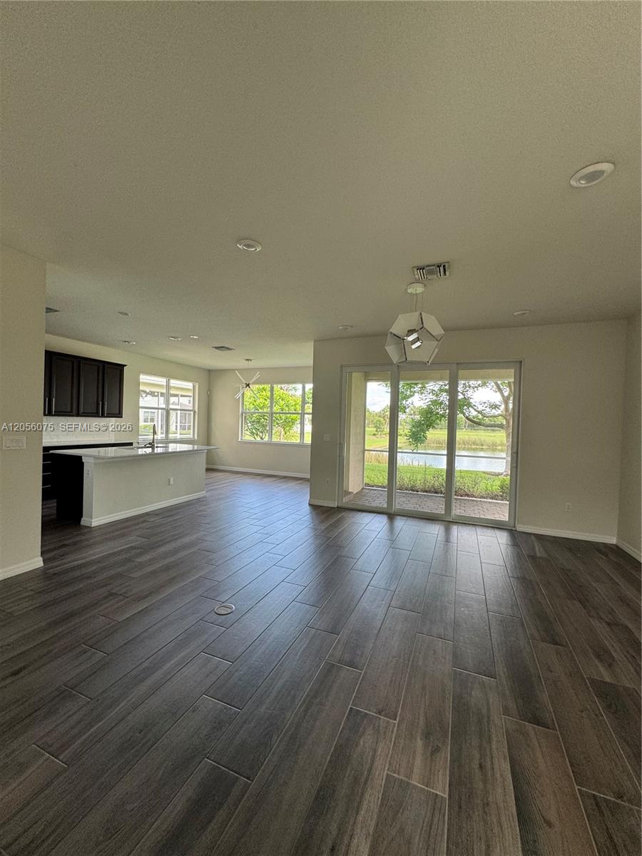 4729 3 / 3 2183 sq. ft. $ 2026-07-26 0 foto