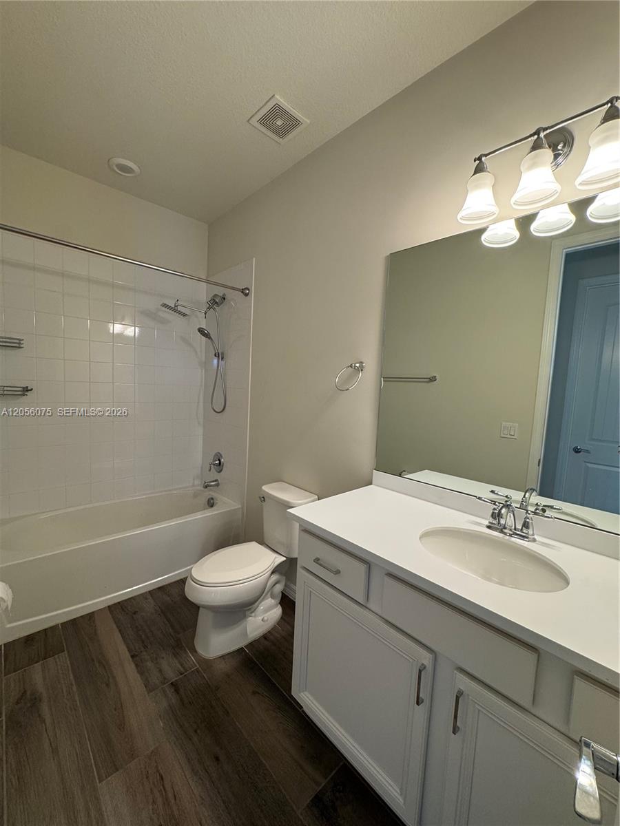 4729 3 / 3 2183 sq. ft. $ 2026-07-26 0 foto