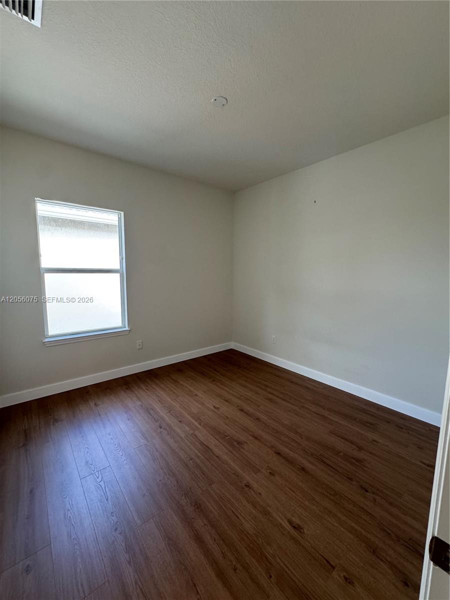 4729 3 / 3 2183 sq. ft. $ 2026-07-26 0 foto