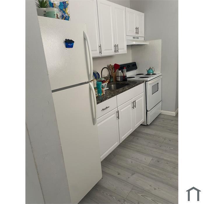 See details 1 / 0 1712 sq. ft. $ 2026-08-28 0 Photo