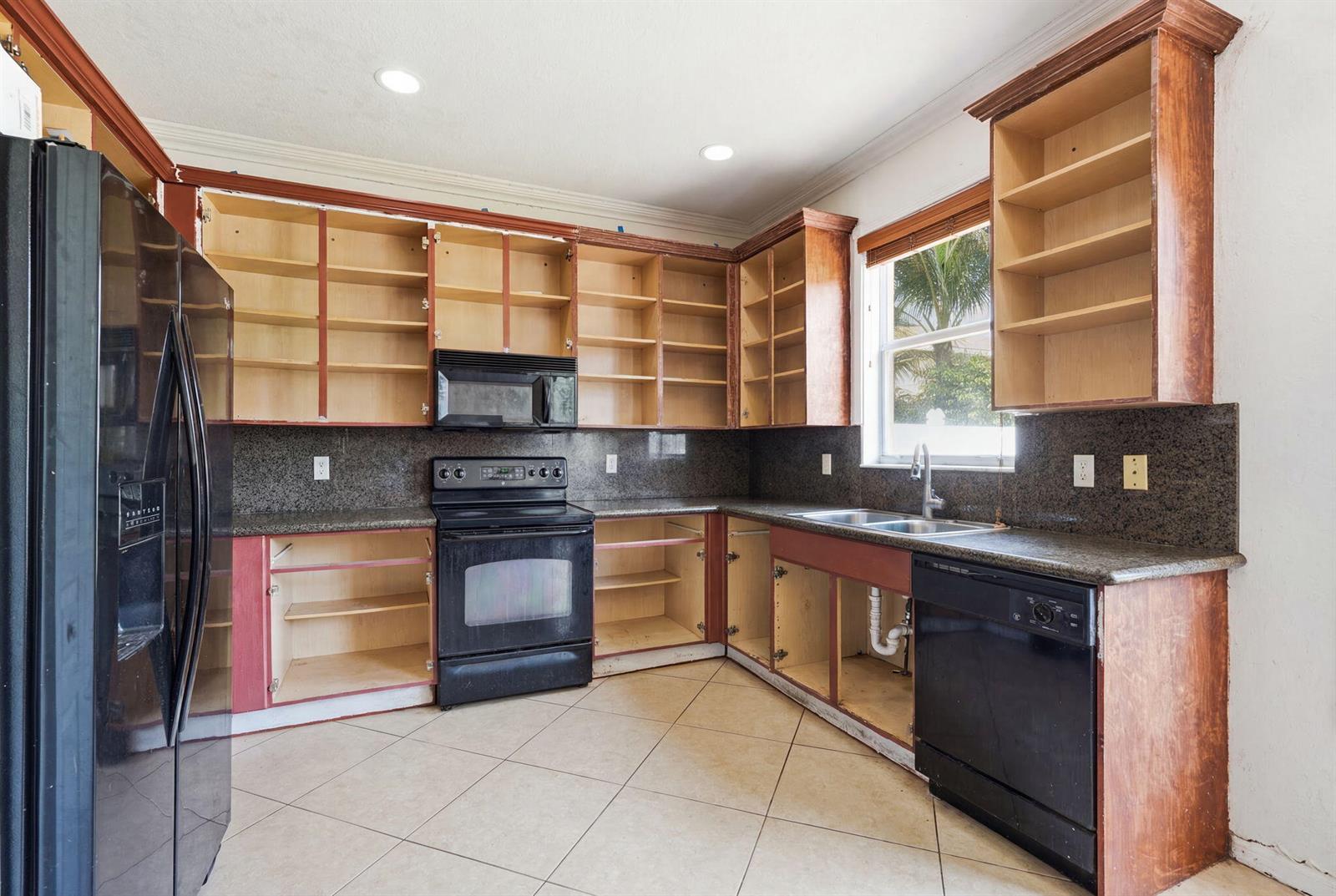 Ver detalles 11431 5 / 3 2677 sq. ft. $ 2026-07-19 0 foto