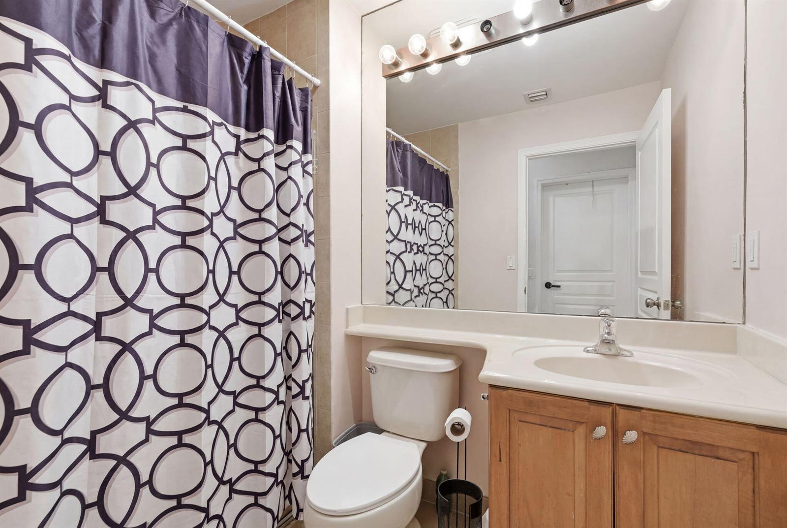 Ver detalles 11431 5 / 3 2677 sq. ft. $ 2026-07-19 0 foto