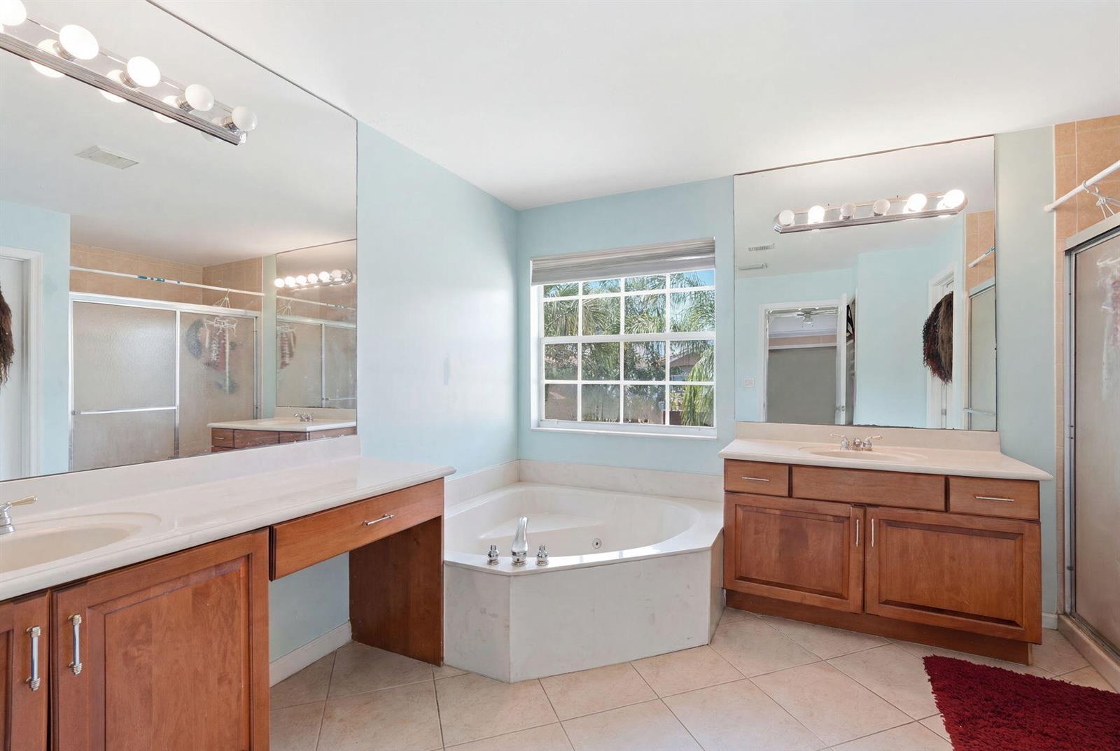 Ver detalles 11431 5 / 3 2677 sq. ft. $ 2026-07-19 0 foto