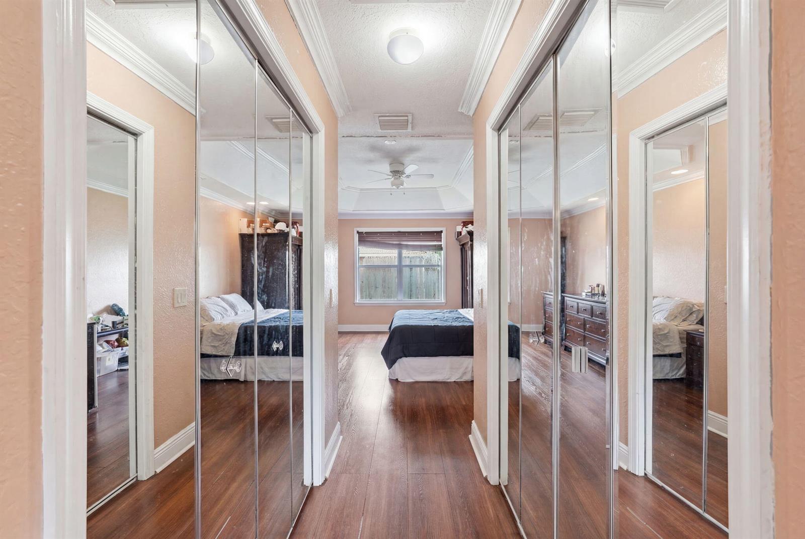 Ver detalles 11431 5 / 3 2677 sq. ft. $ 2026-07-19 0 foto