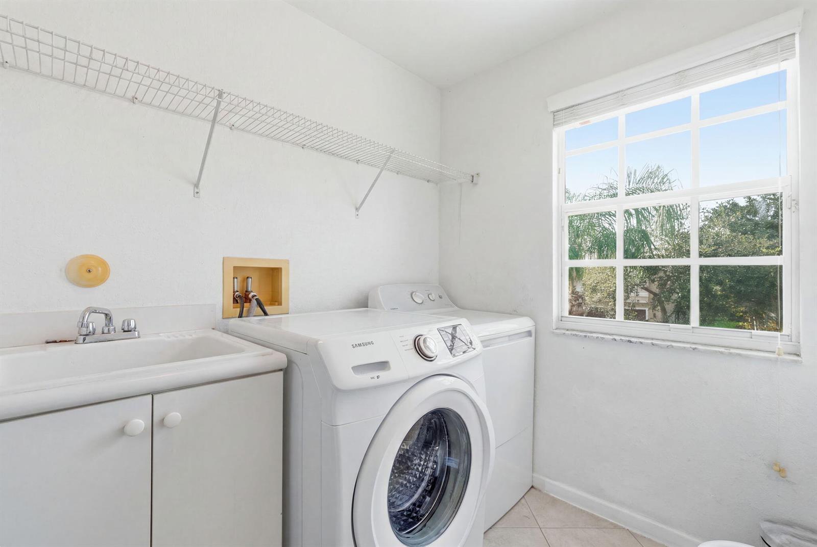 Ver detalles 11431 5 / 3 2677 sq. ft. $ 2026-07-19 0 foto
