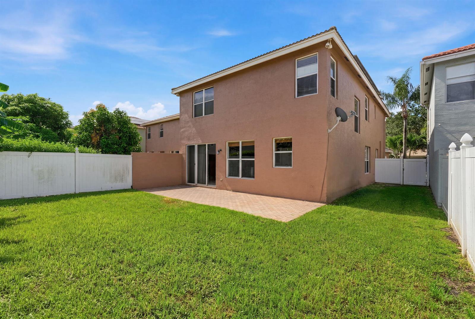 Ver detalles 11431 5 / 3 2677 sq. ft. $ 2026-07-19 0 foto