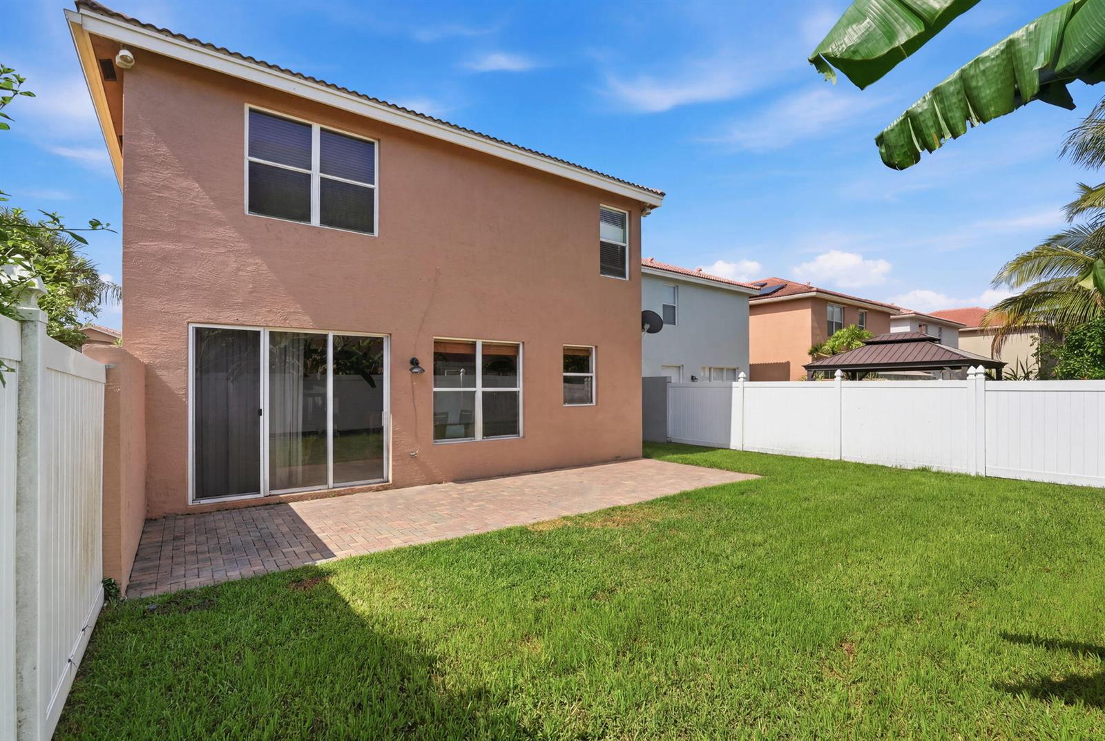 Ver detalles 11431 5 / 3 2677 sq. ft. $ 2026-07-19 0 foto