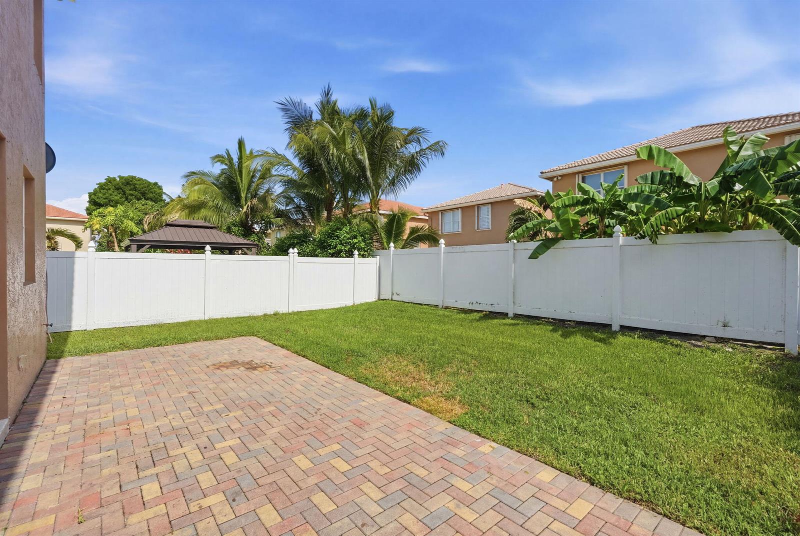 Ver detalles 11431 5 / 3 2677 sq. ft. $ 2026-07-19 0 foto