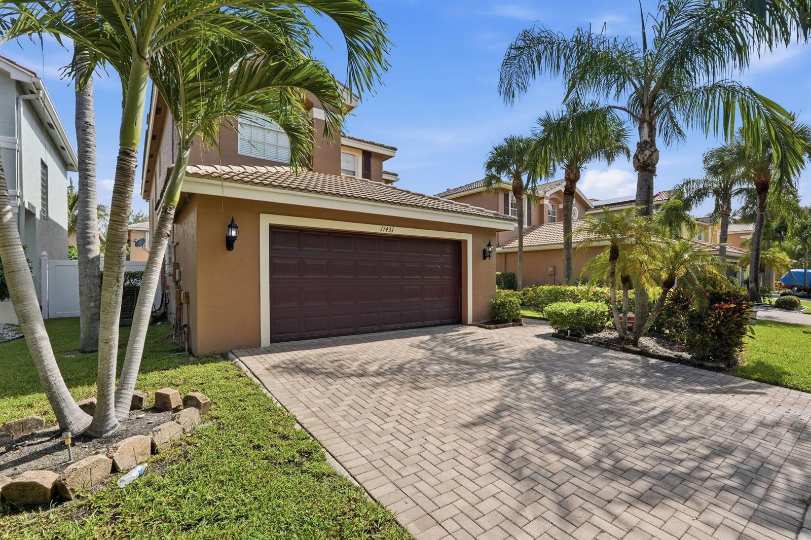 Ver detalles 11431 5 / 3 2677 sq. ft. $ 2026-07-19 0 foto