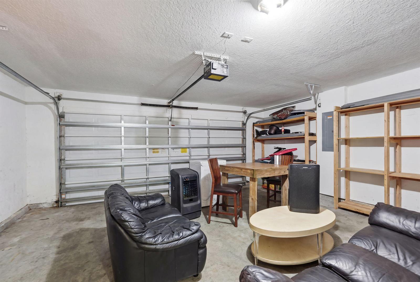 Ver detalles 11431 5 / 3 2677 sq. ft. $ 2026-07-19 0 foto