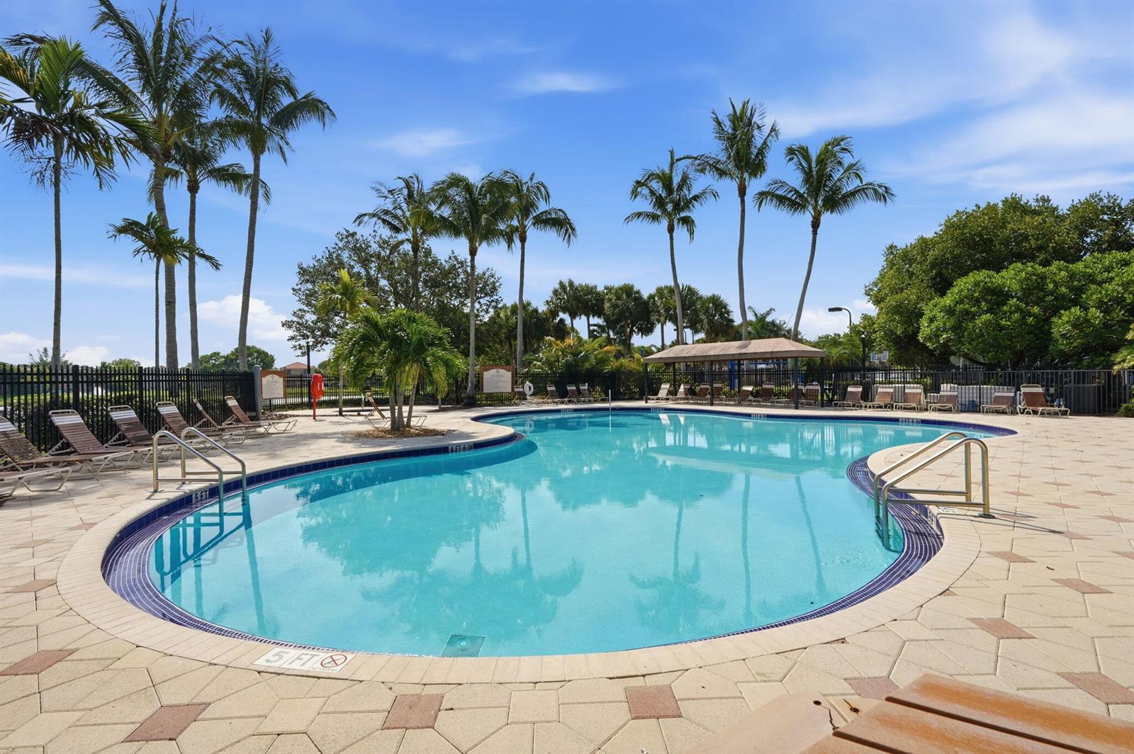 Ver detalles 11431 5 / 3 2677 sq. ft. $ 2026-07-19 0 foto