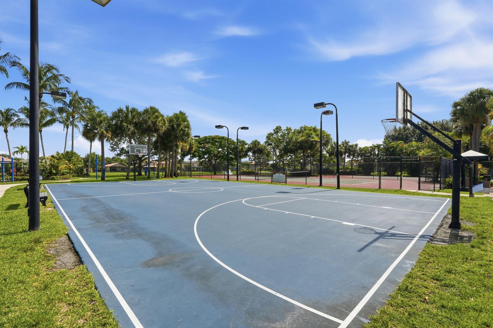 Ver detalles 11431 5 / 3 2677 sq. ft. $ 2026-07-19 0 foto