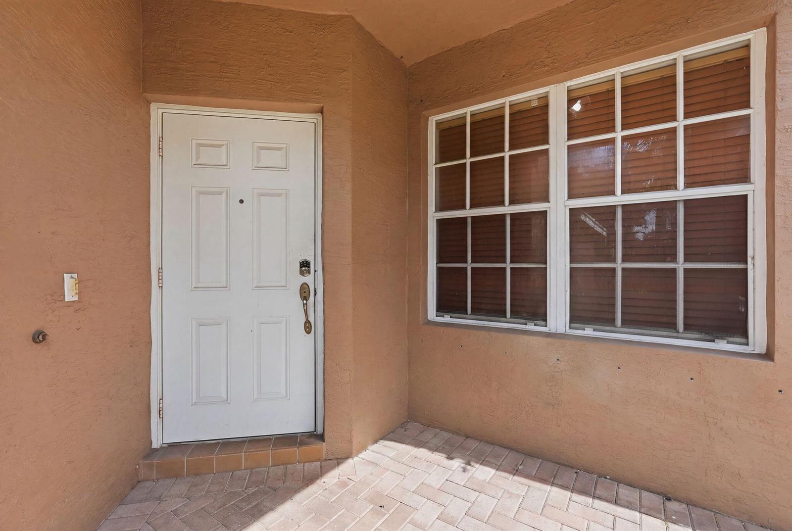 Ver detalles 11431 5 / 3 2677 sq. ft. $ 2026-07-19 0 foto
