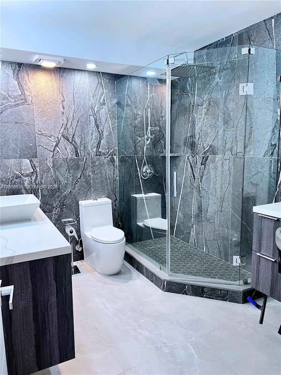 Photo of 20335 Country Club Dr #2603, Aventura, Florida, 33180 - Master Bath