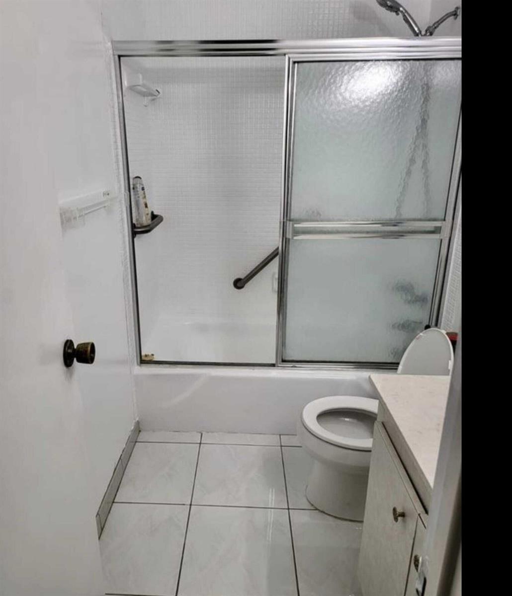 Ver detalles 9Q 1 / 1 798 sq. ft. $ 2026-07-20 0 foto