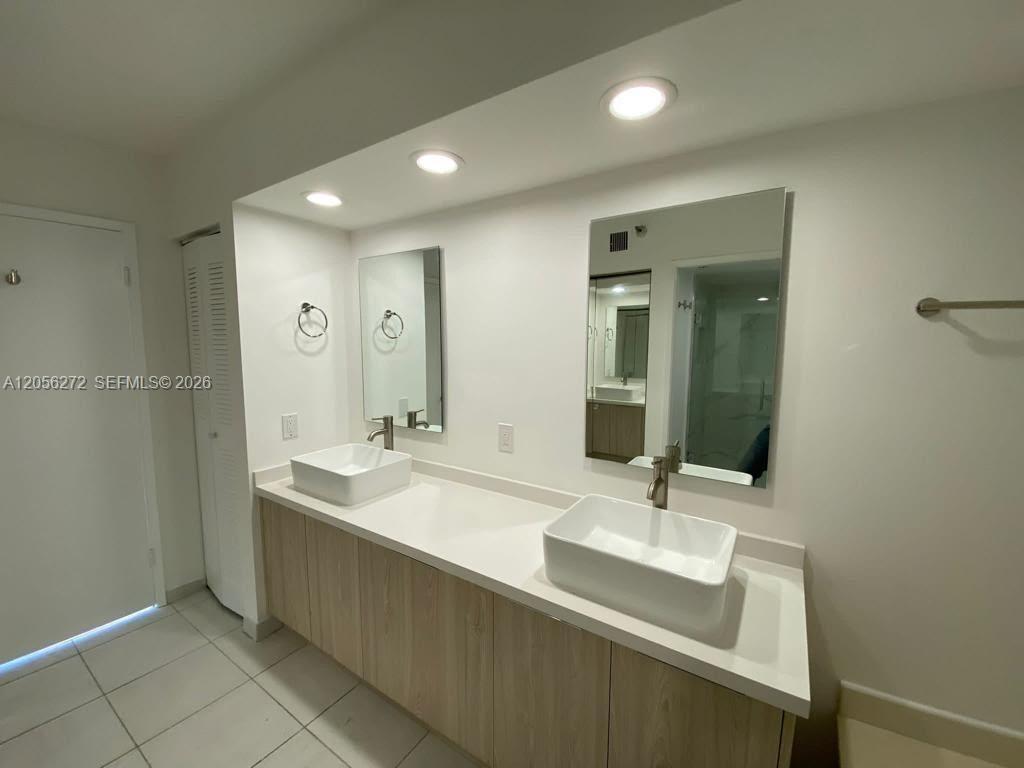 Photo of 19101 36th Ct  #304, Aventura, Florida, 33180 - Master Bathroom