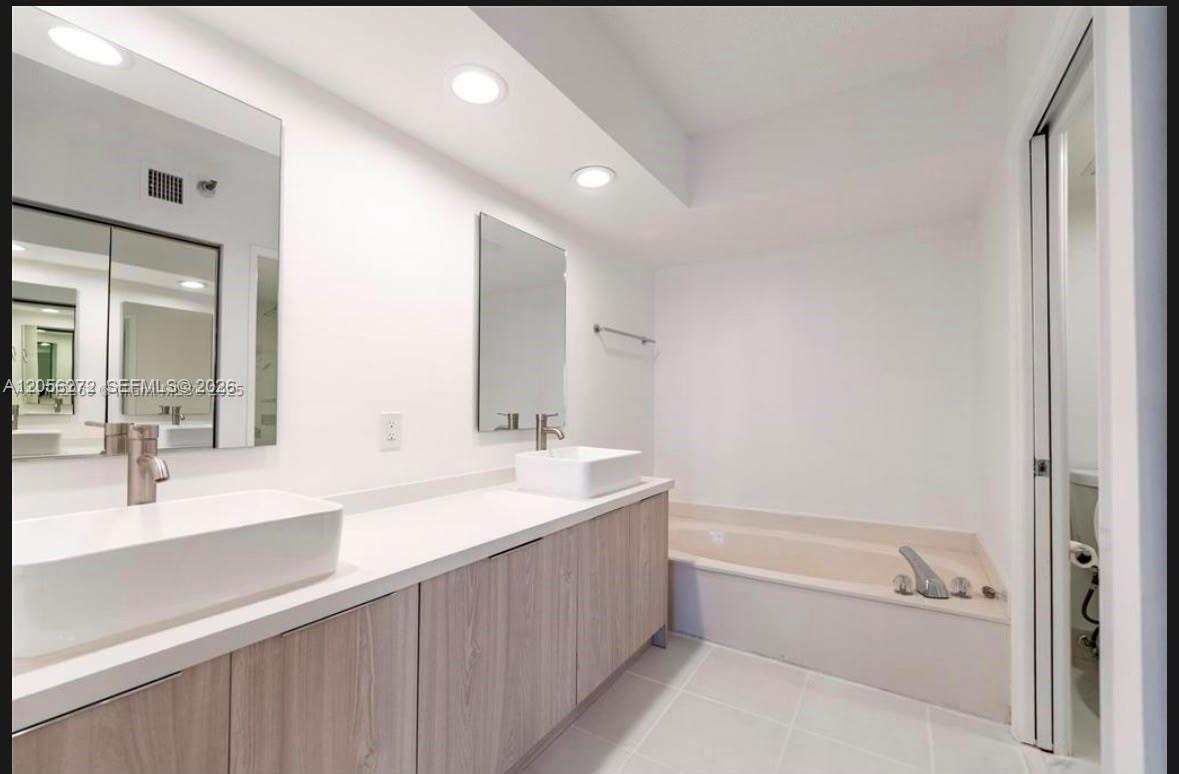 Photo of 19101 36th Ct  #304, Aventura, Florida, 33180 - Master Bathroom