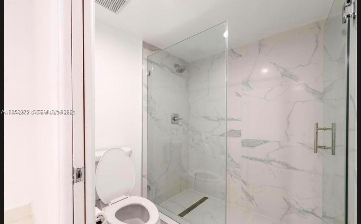 Photo of 19101 36th Ct  #304, Aventura, Florida, 33180 - Master Bathroom