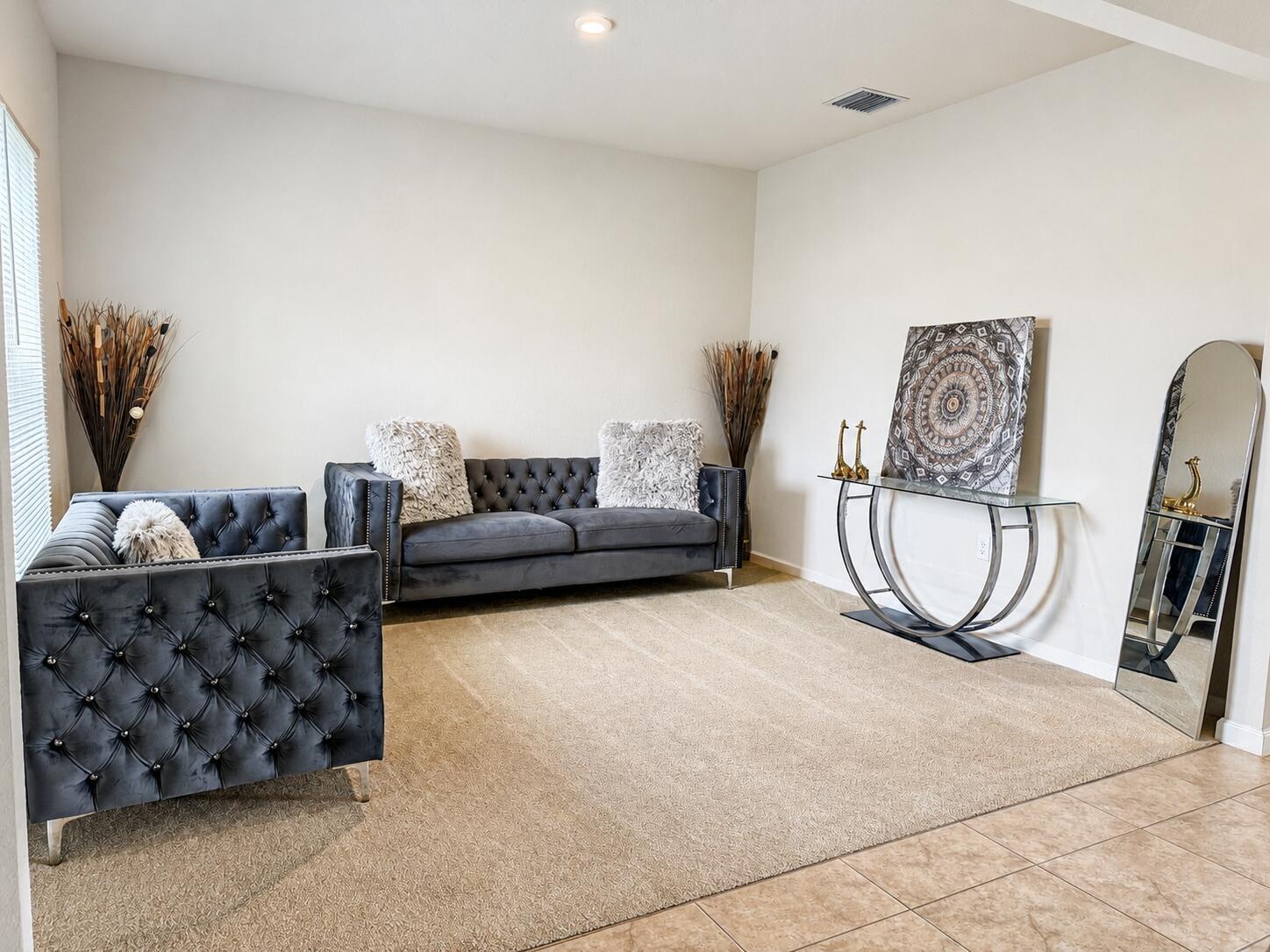 See details 164 4 / 2253 sq. ft. $ 2026-08-20 0 Photo