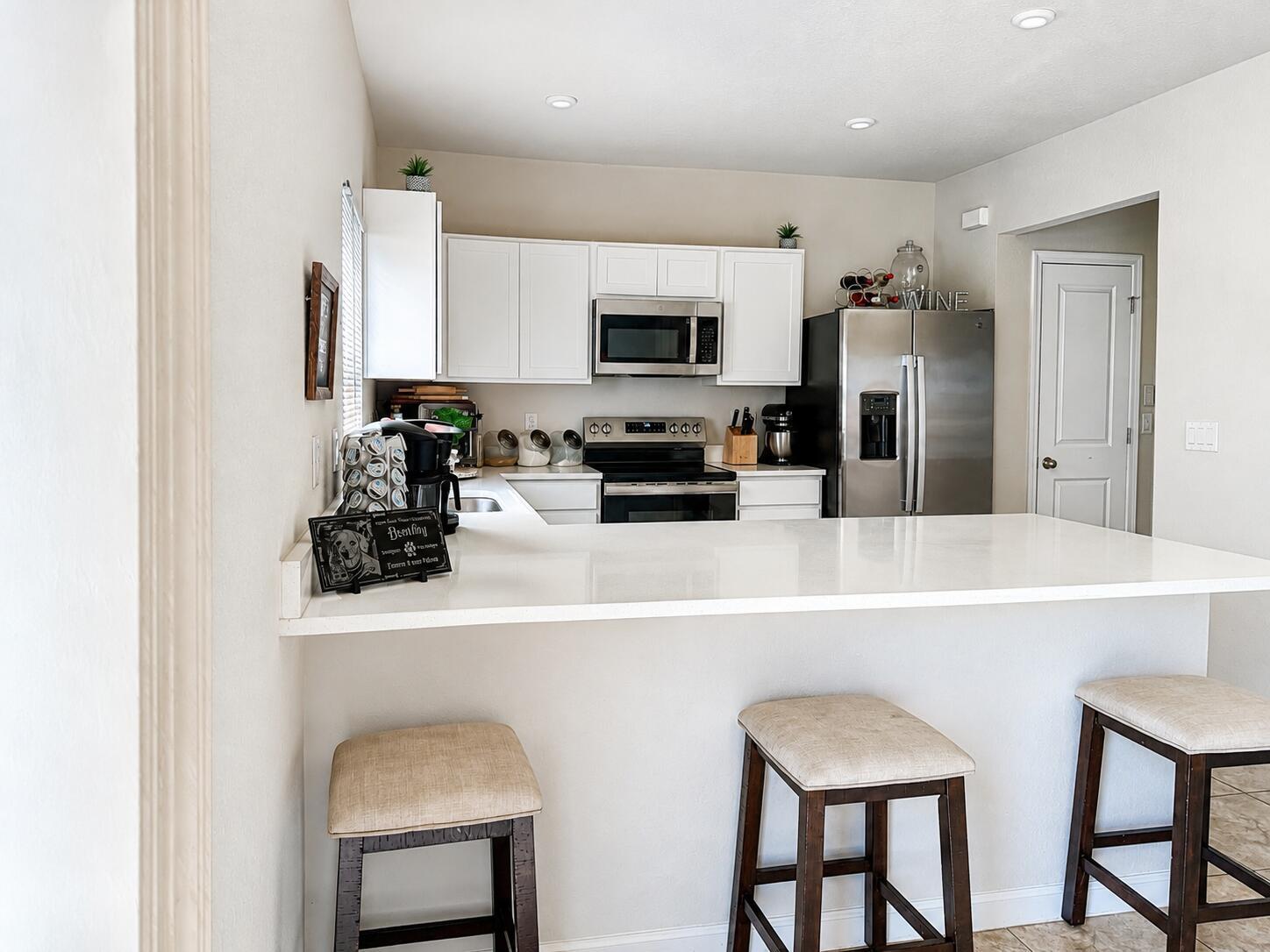 See details 164 4 / 2253 sq. ft. $ 2026-08-20 0 Photo