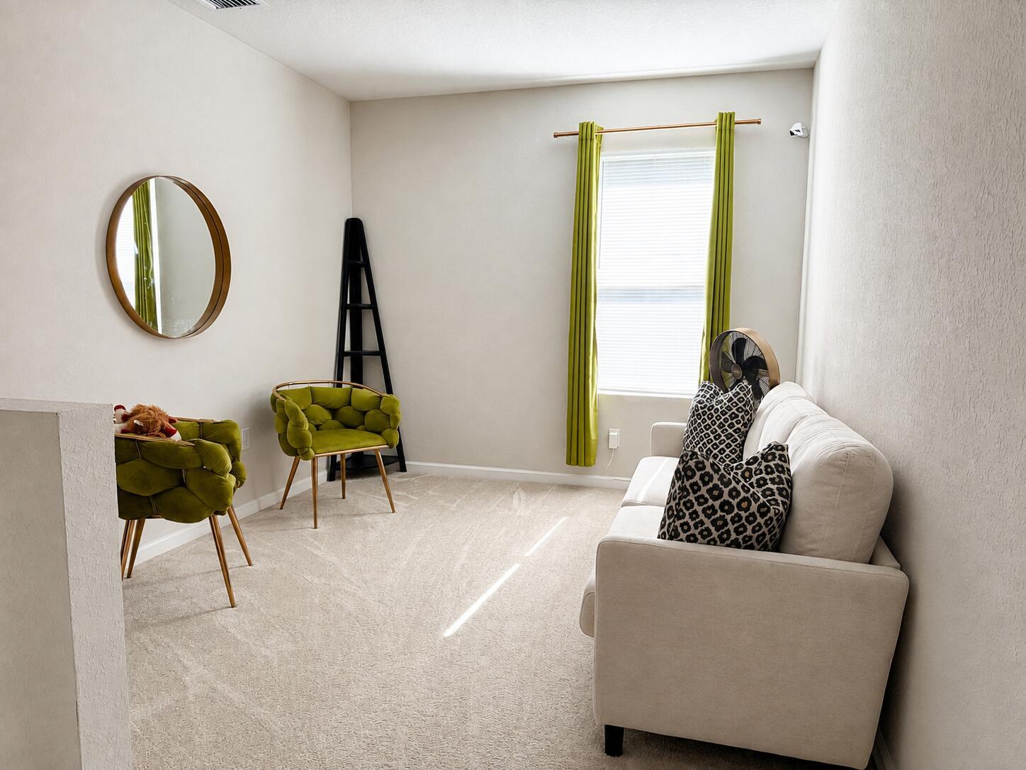 See details 164 4 / 2253 sq. ft. $ 2026-08-20 0 Photo