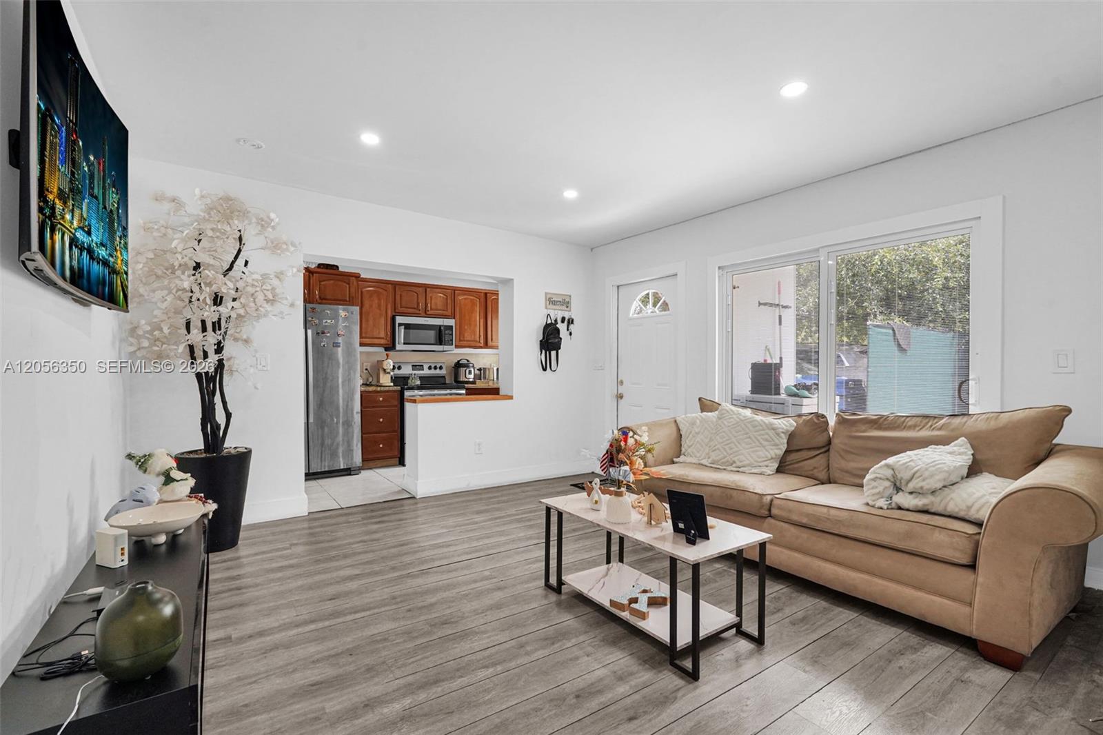   /  1120 sq. ft. $ 2026-07-20 0 foto