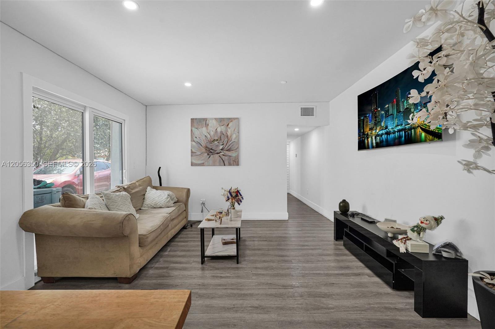   /  1120 sq. ft. $ 2026-07-20 0 foto