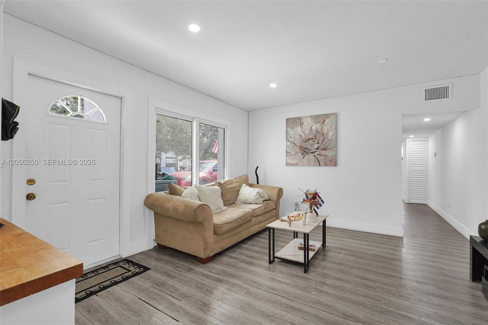   /  1120 sq. ft. $ 2026-07-20 0 foto
