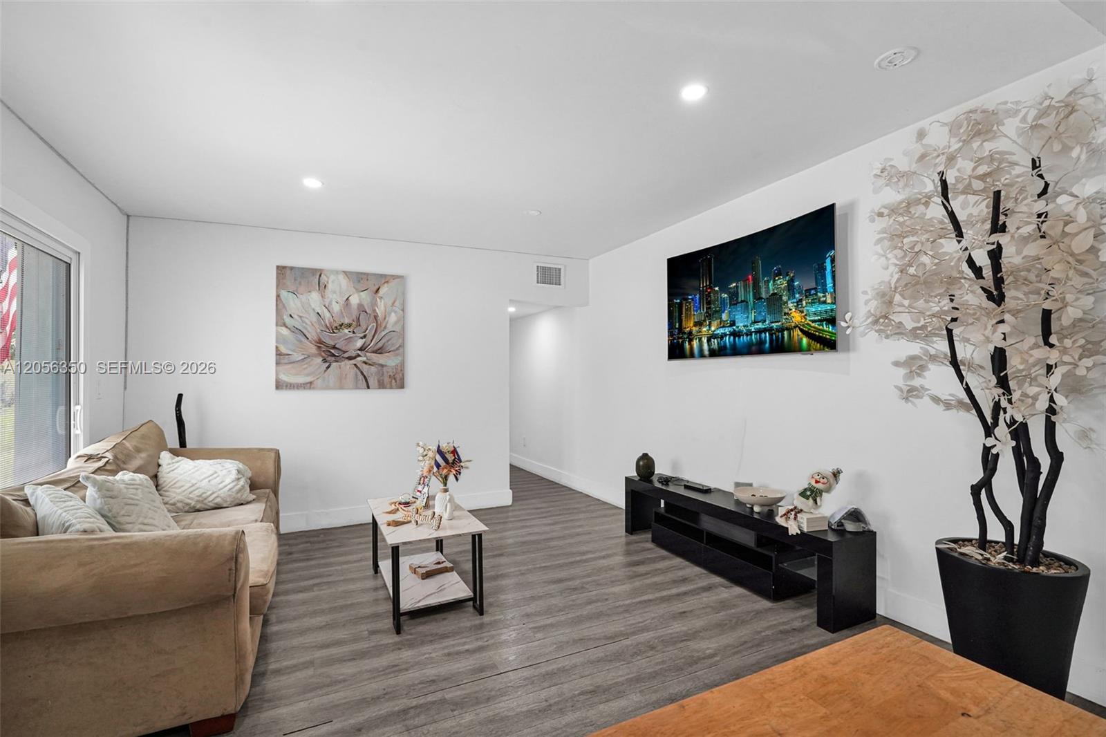   /  1120 sq. ft. $ 2026-07-20 0 foto