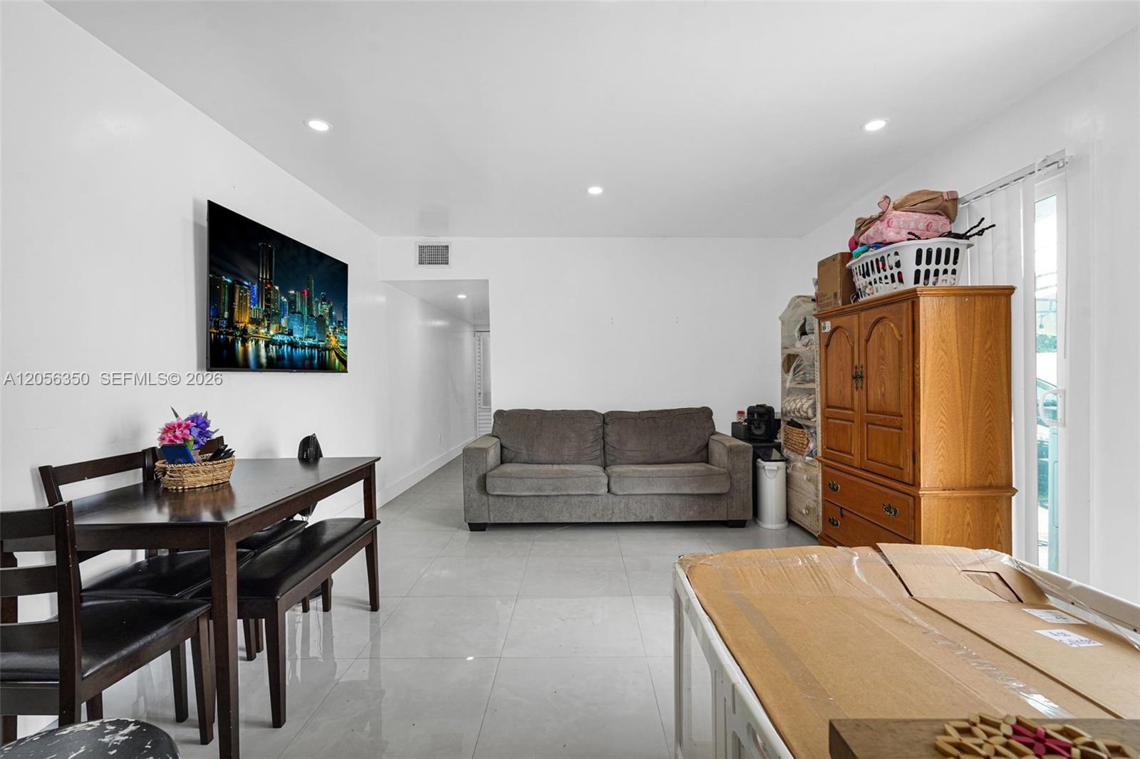   /  1120 sq. ft. $ 2026-07-20 0 foto