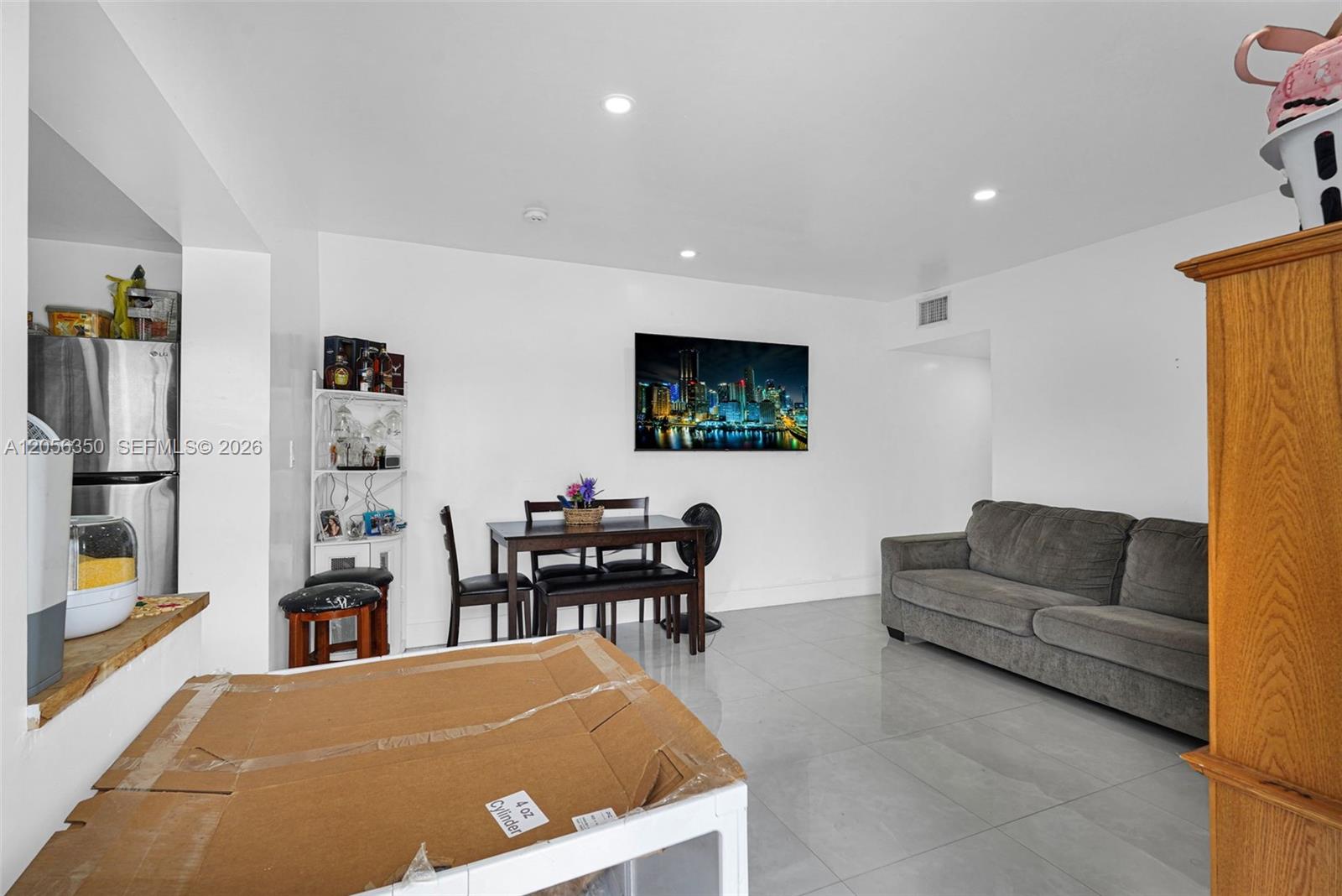   /  1120 sq. ft. $ 2026-07-20 0 foto