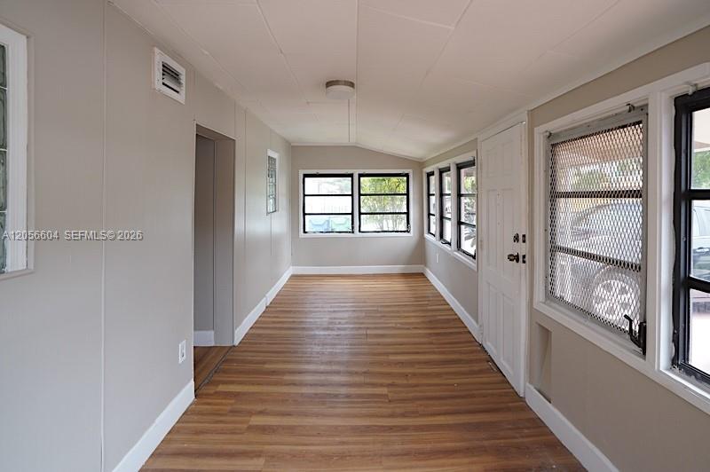   /  3095 sq. ft. $ 2026-07-20 0 foto