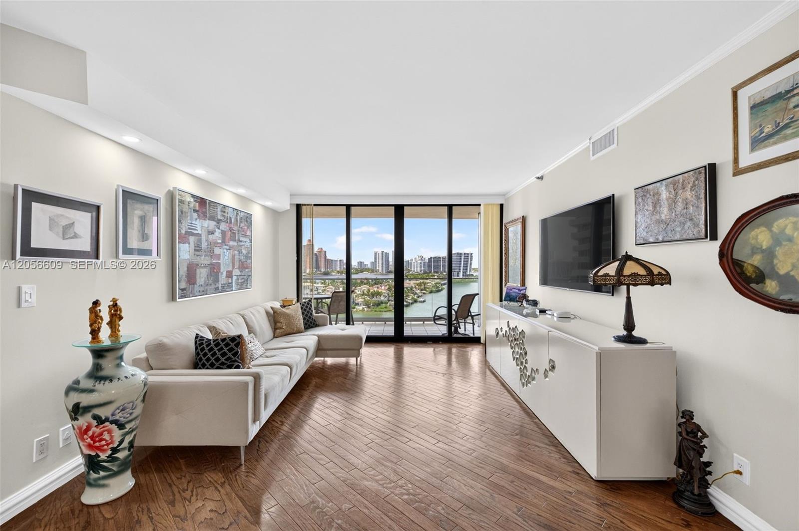 Ver detalles 1005 2 / 2 1690 sq. ft. $ 2026-07-20 0 foto