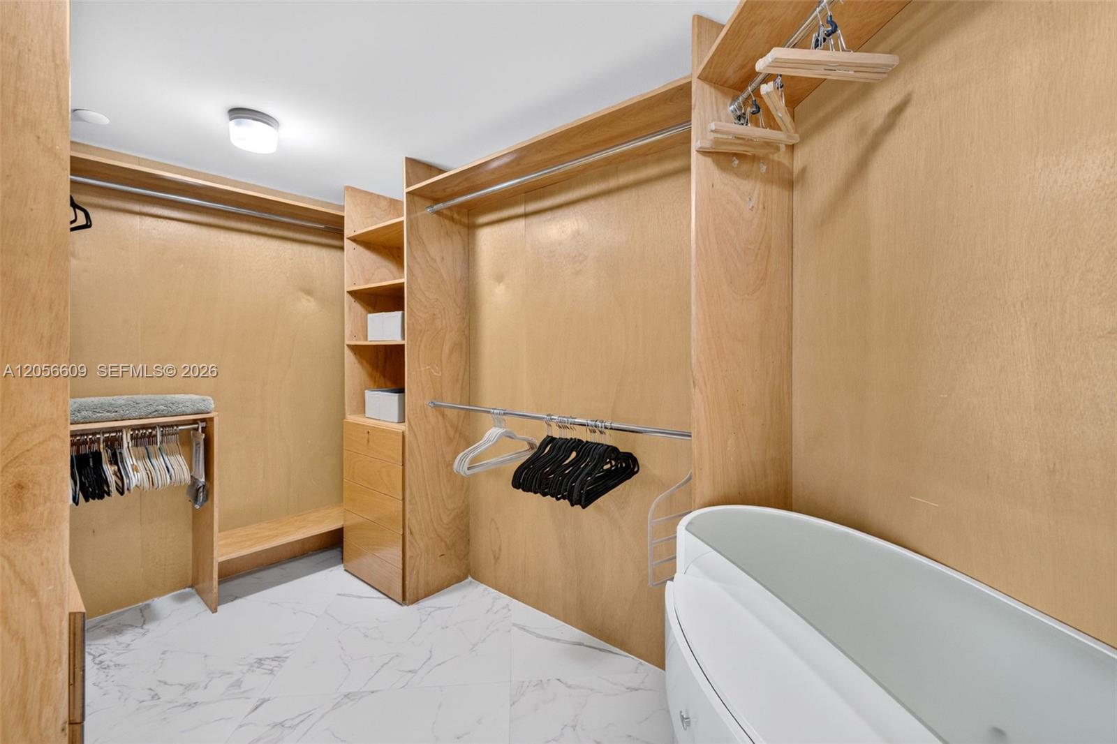 Ver detalles 1005 2 / 2 1690 sq. ft. $ 2026-07-20 0 foto