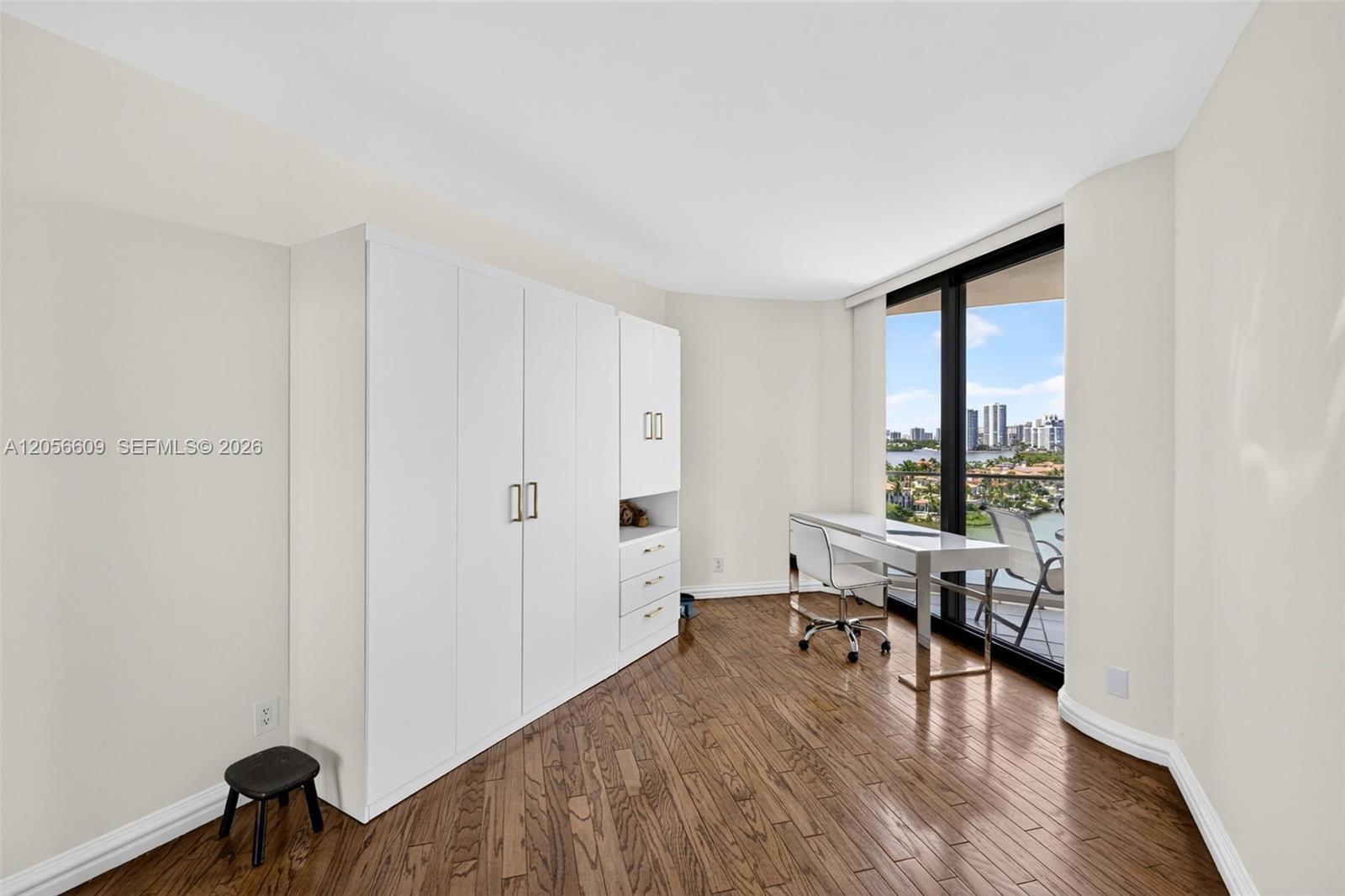Ver detalles 1005 2 / 2 1690 sq. ft. $ 2026-07-20 0 foto