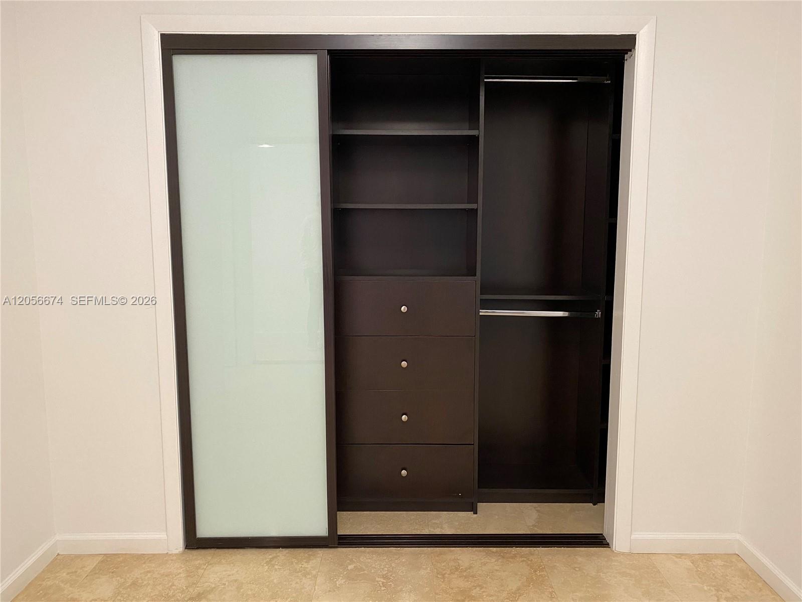 1210 1 / 2 1337 sq. ft. $ 2026-07-20 0 foto