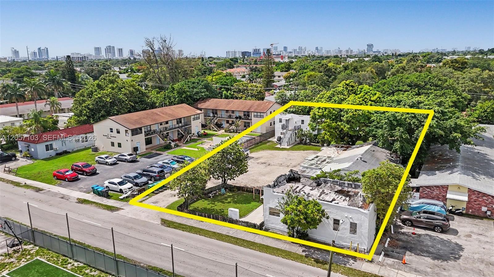 Ver detalles / 8034 sq. ft. $ 2026-07-21 0 foto