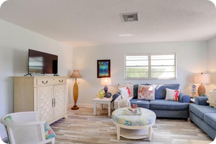   / 0 2775 sq. ft. $ 2026-07-22 0 foto