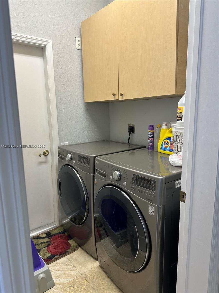 Photo of 957 Harbor Vw  (957), Hollywood, Florida, 33019 - 