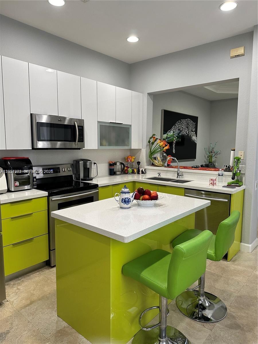 Photo of 957 Harbor Vw  (957), Hollywood, Florida, 33019 - 