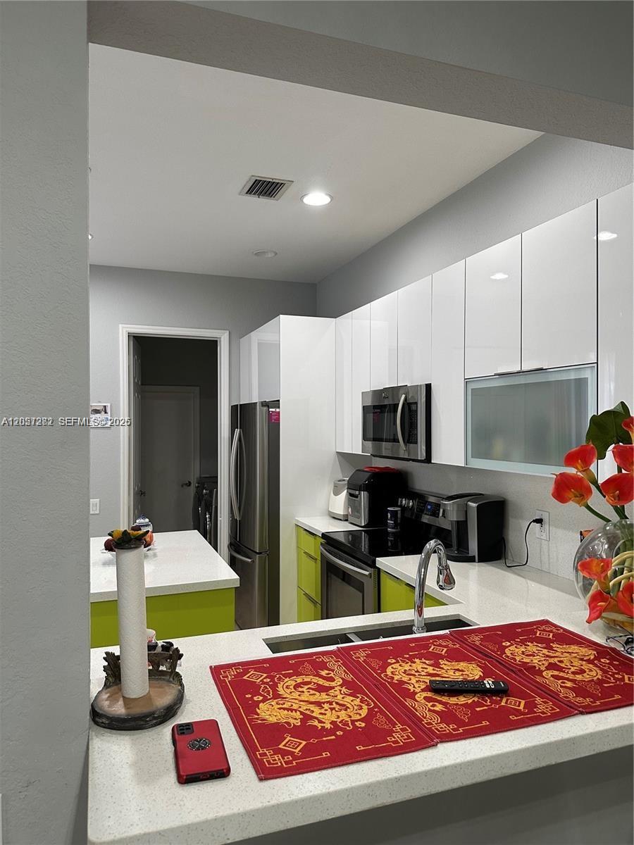 Photo of 957 Harbor Vw  (957), Hollywood, Florida, 33019 - 