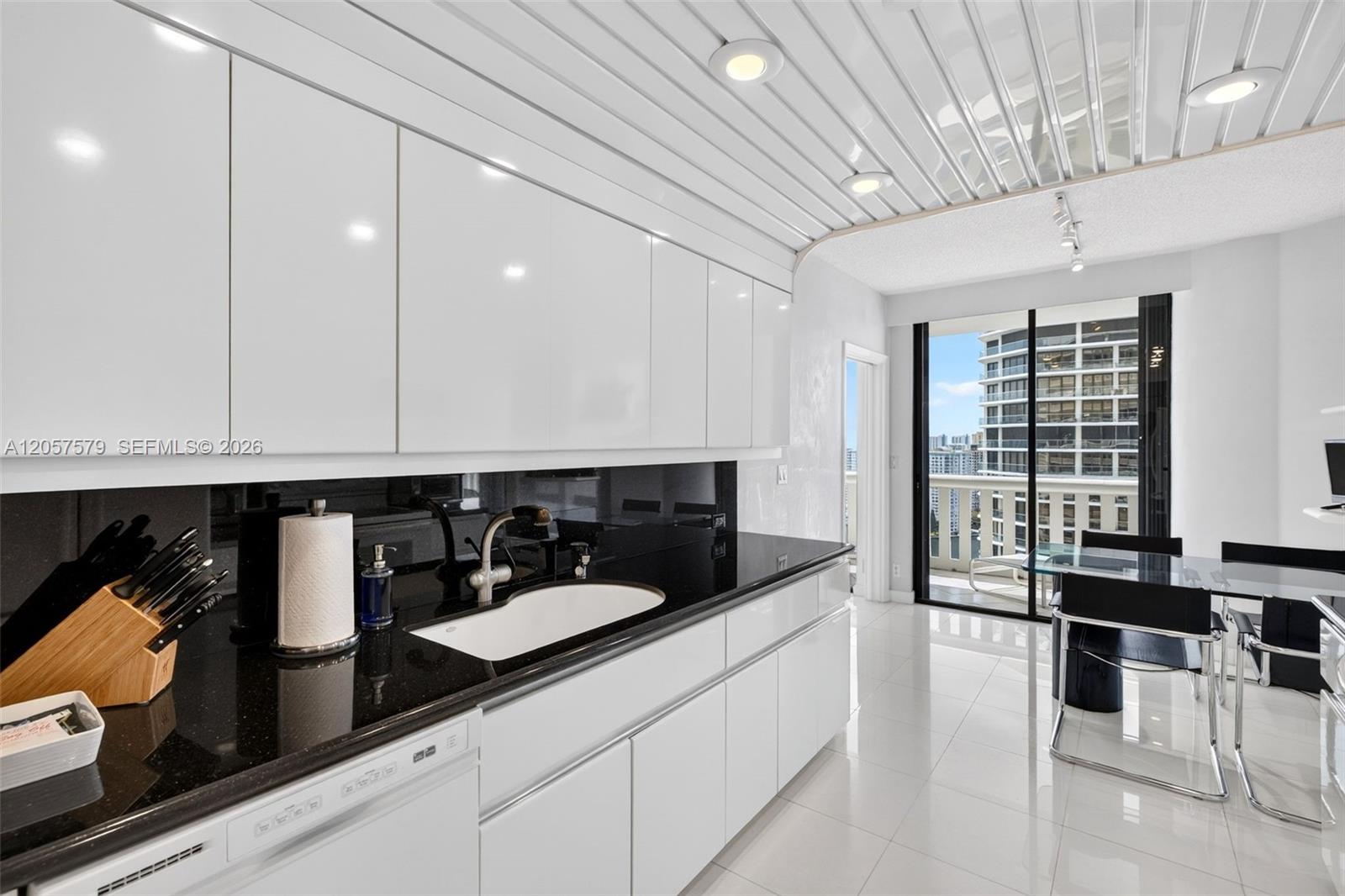 Ver detalles 2506 2 / 3 2154 sq. ft. $ 2026-07-21 0 foto